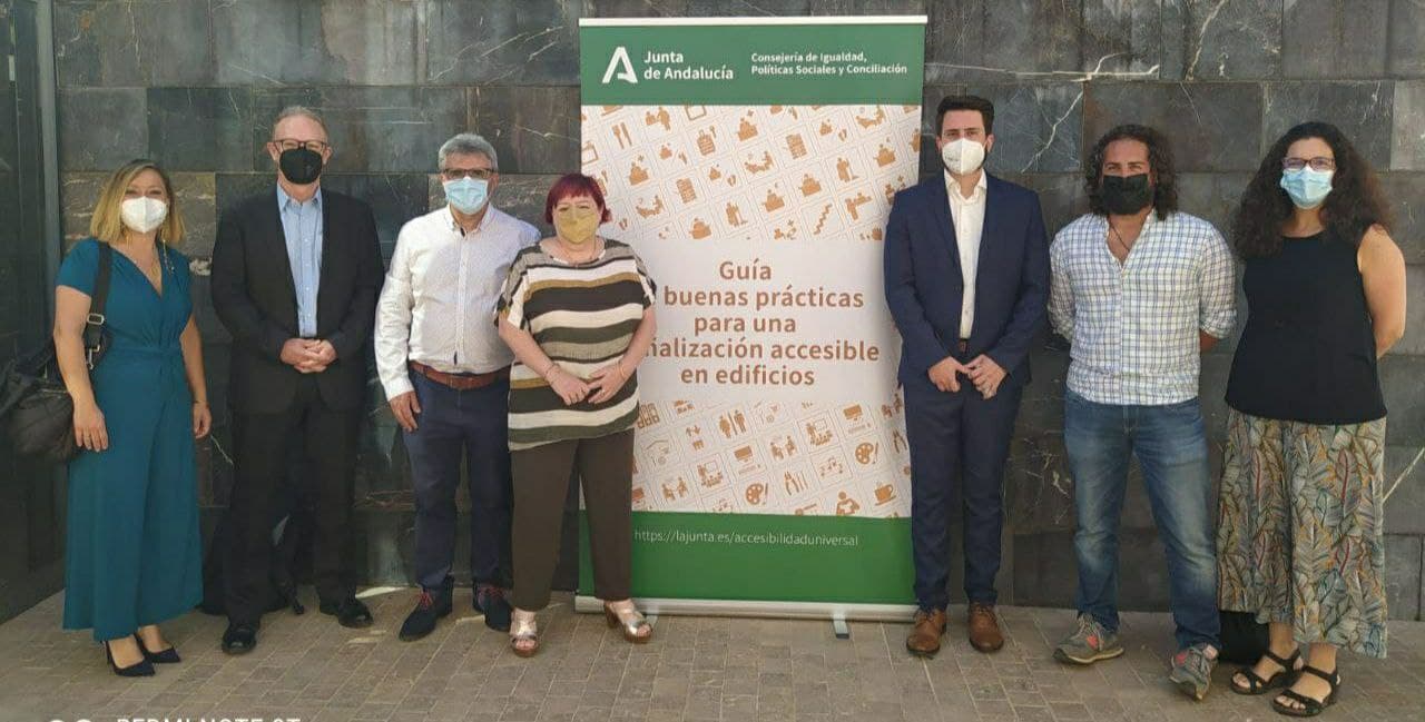 En este momento estás viendo La Junta de Andalucía presenta la «Guía de buenas prácticas para una señalización accesible en edificios»