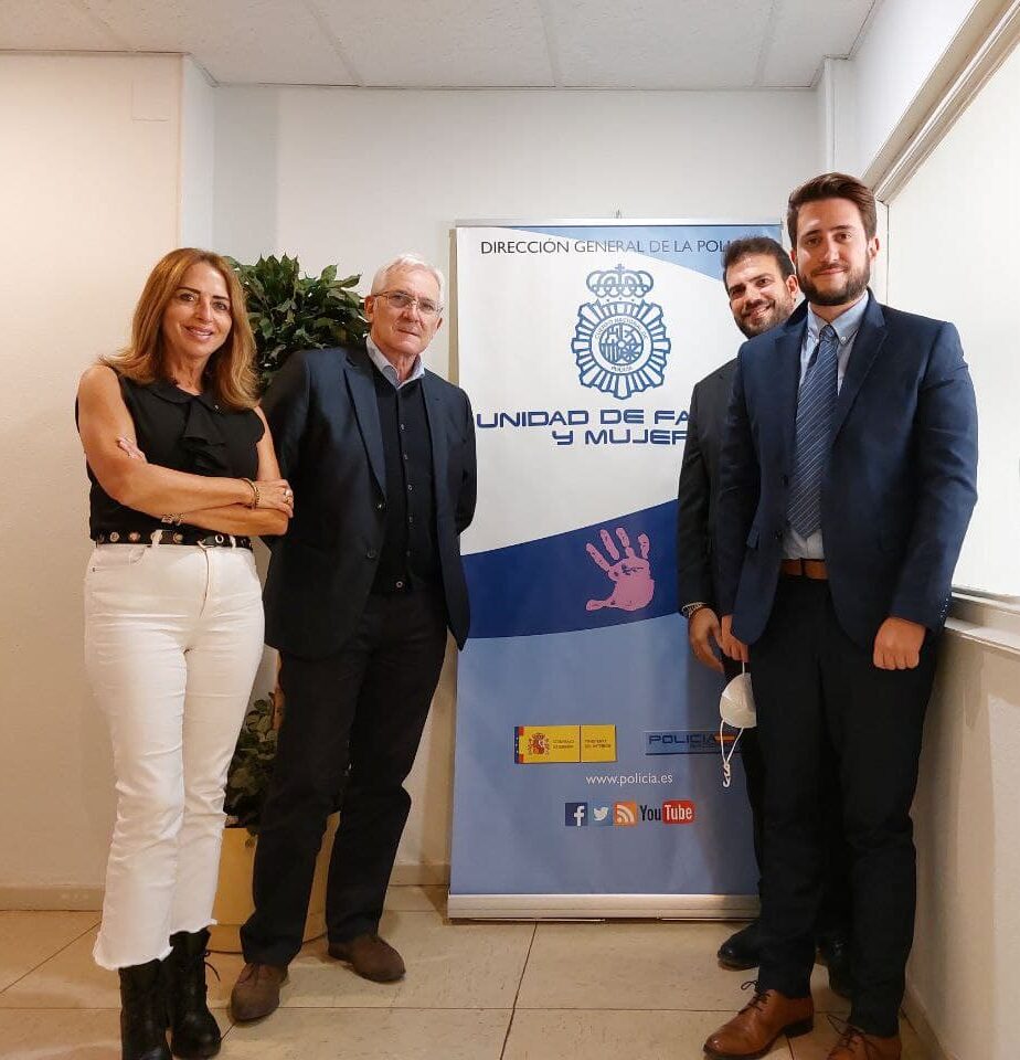 En este momento estás viendo Nos reunimos con la Policía Nacional para la Comisión de Seguimiento de nuestro convenio de colaboración